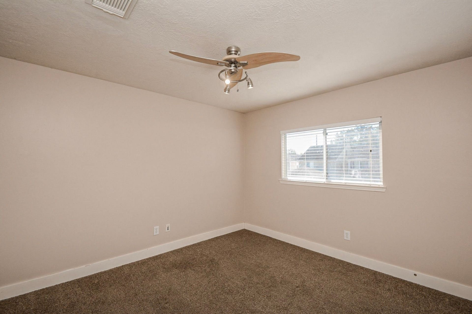 9742 Farrell Drive, Houston, TX 77070 9742 Farrell Drive, Houston, TX 77070