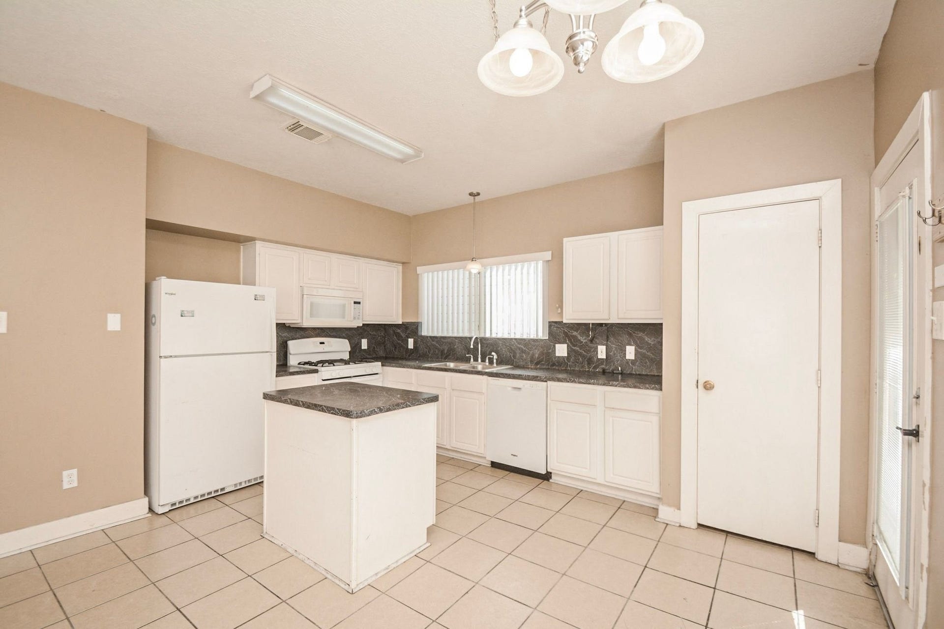 9742 Farrell Drive, Houston, TX 77070 9742 Farrell Drive, Houston, TX 77070
