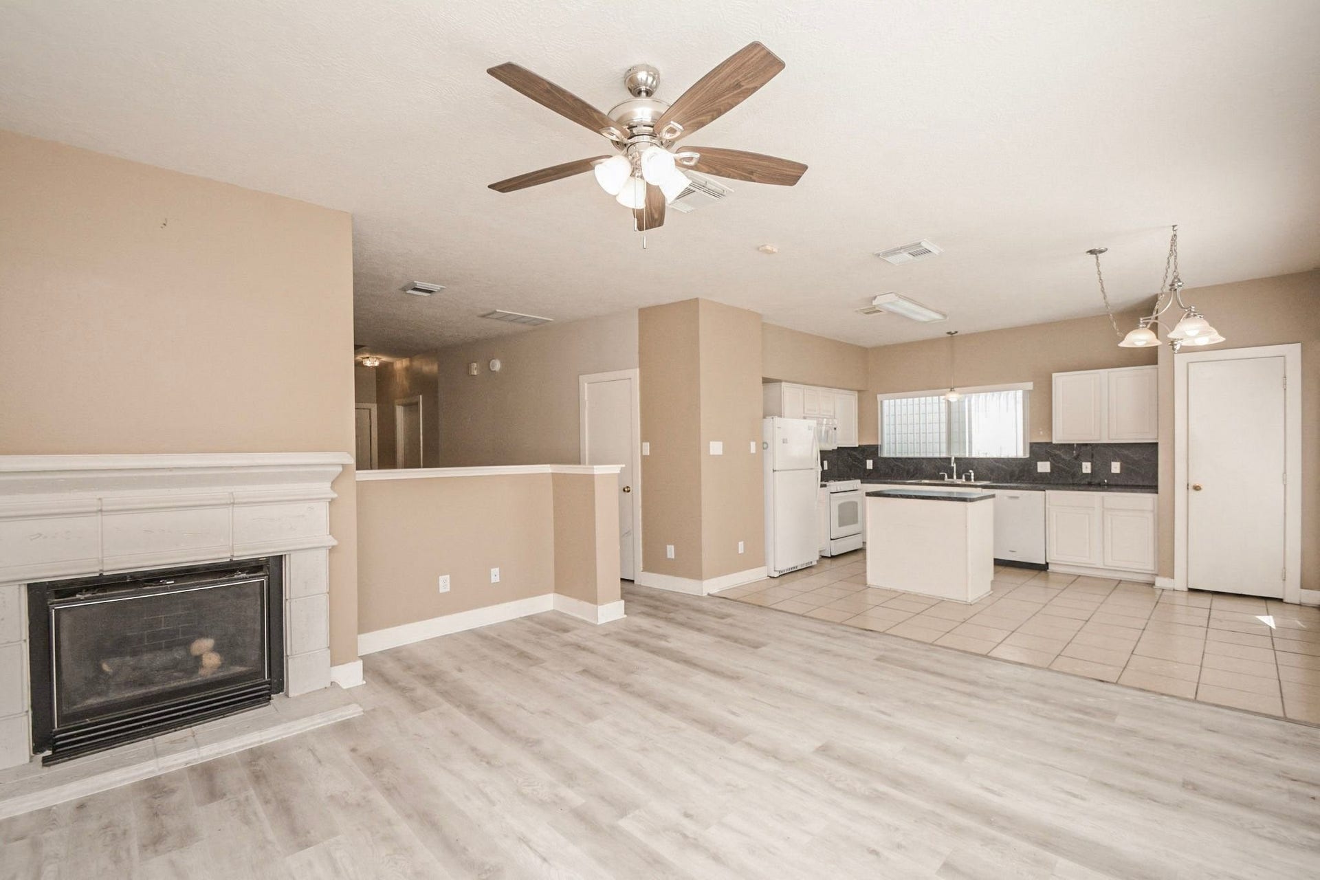 9742 Farrell Drive, Houston, TX 77070 9742 Farrell Drive, Houston, TX 77070