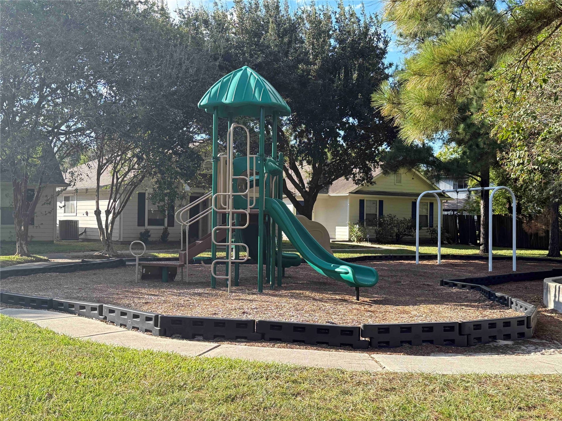 9742 Farrell Drive, Houston, TX 77070 9742 Farrell Drive, Houston, TX 77070