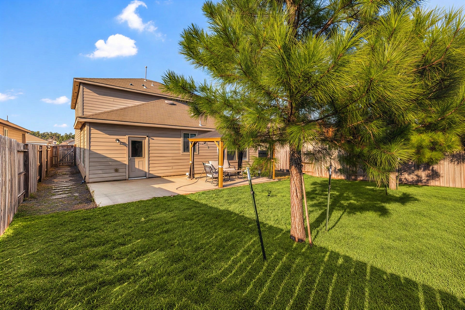 120 Shadow Leaf Trail, Willis, TX 77378