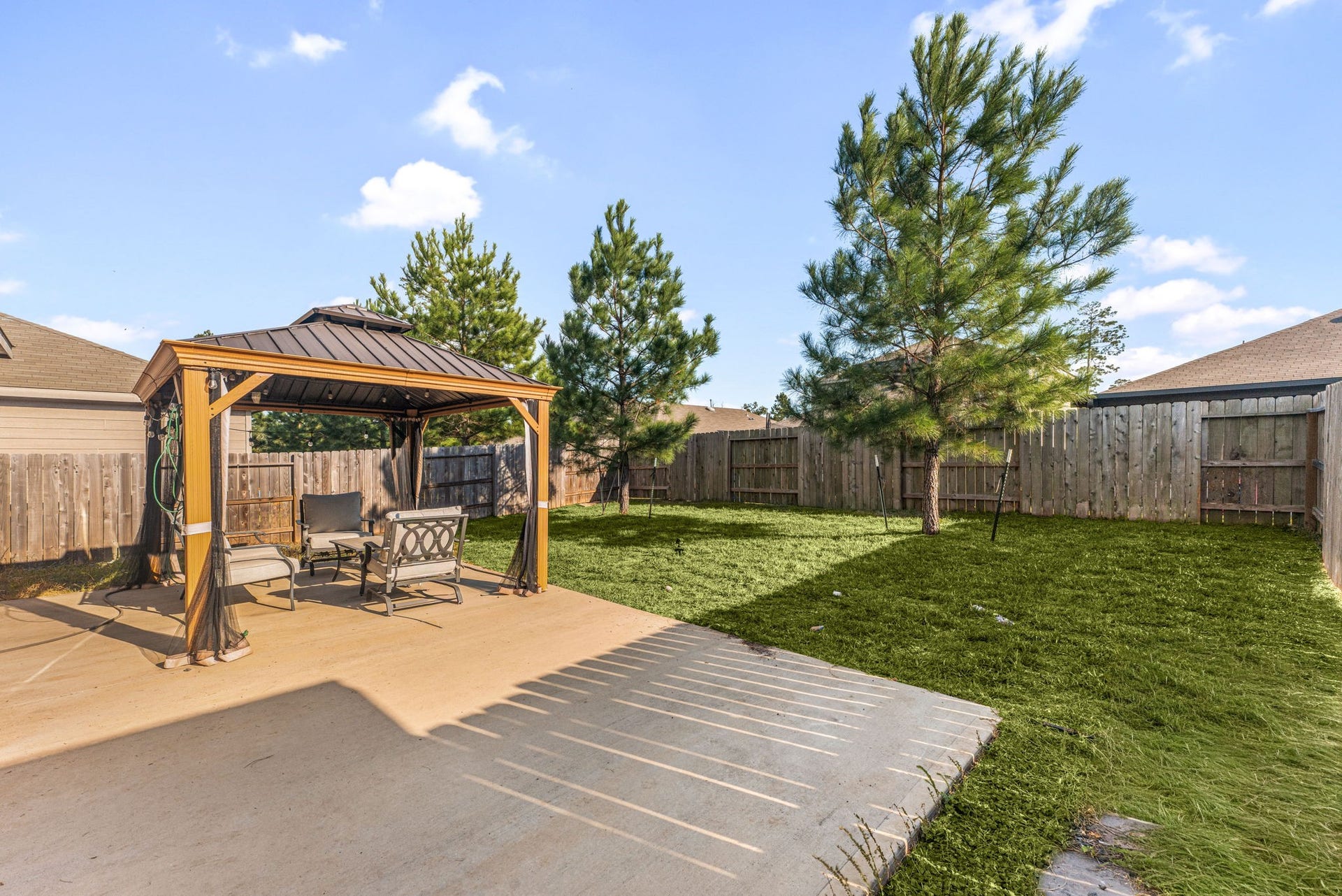 120 Shadow Leaf Trail, Willis, TX 77378