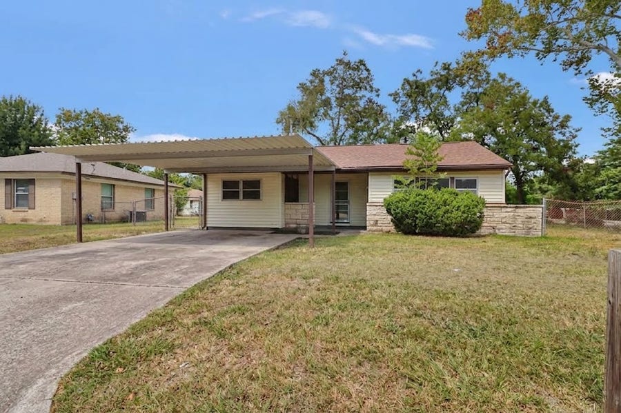 Property photo for 1008 Largo Street, Baytown, TX