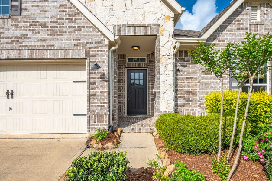 Property photo for 1851 Belle Place, Alvin, TX