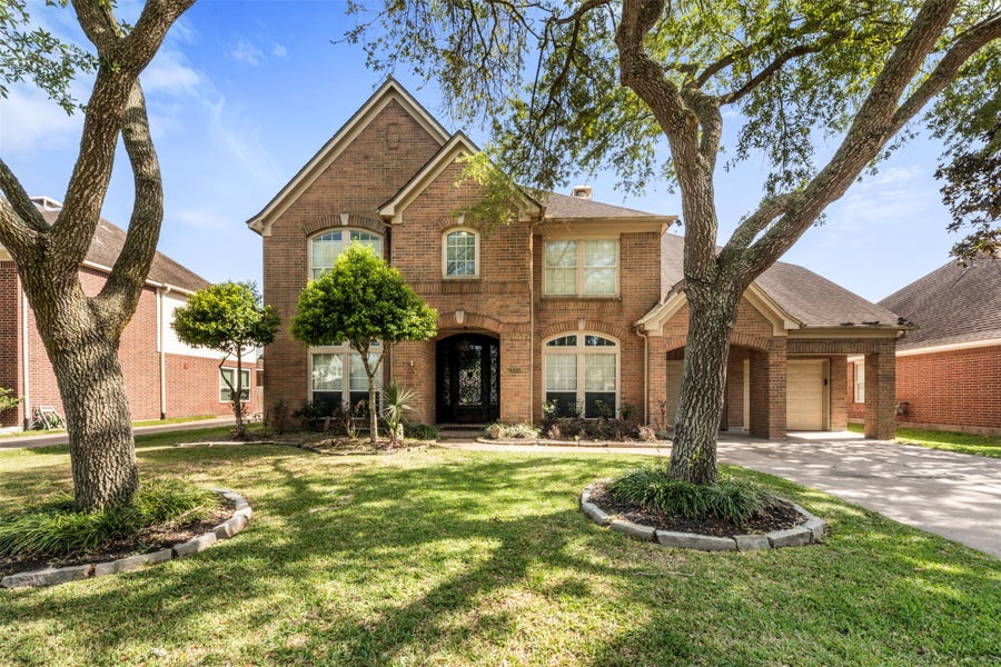 Property photo for 3004 Autumn Creek Drive, Friendswood, TX
