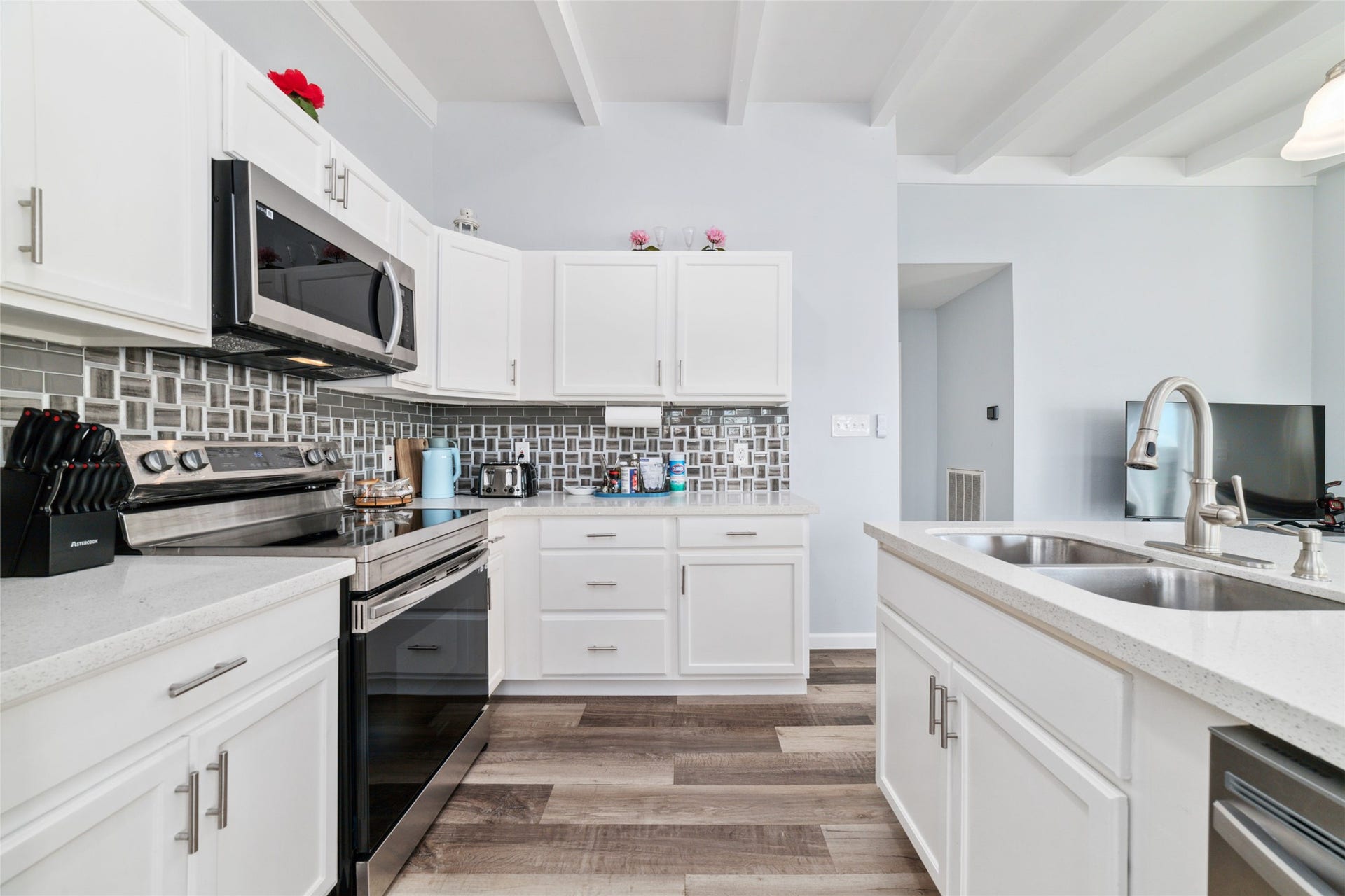 196 Barracuda Street, Bayou Vista, TX 77563 196 Barracuda Street, Bayou Vista, TX 77563