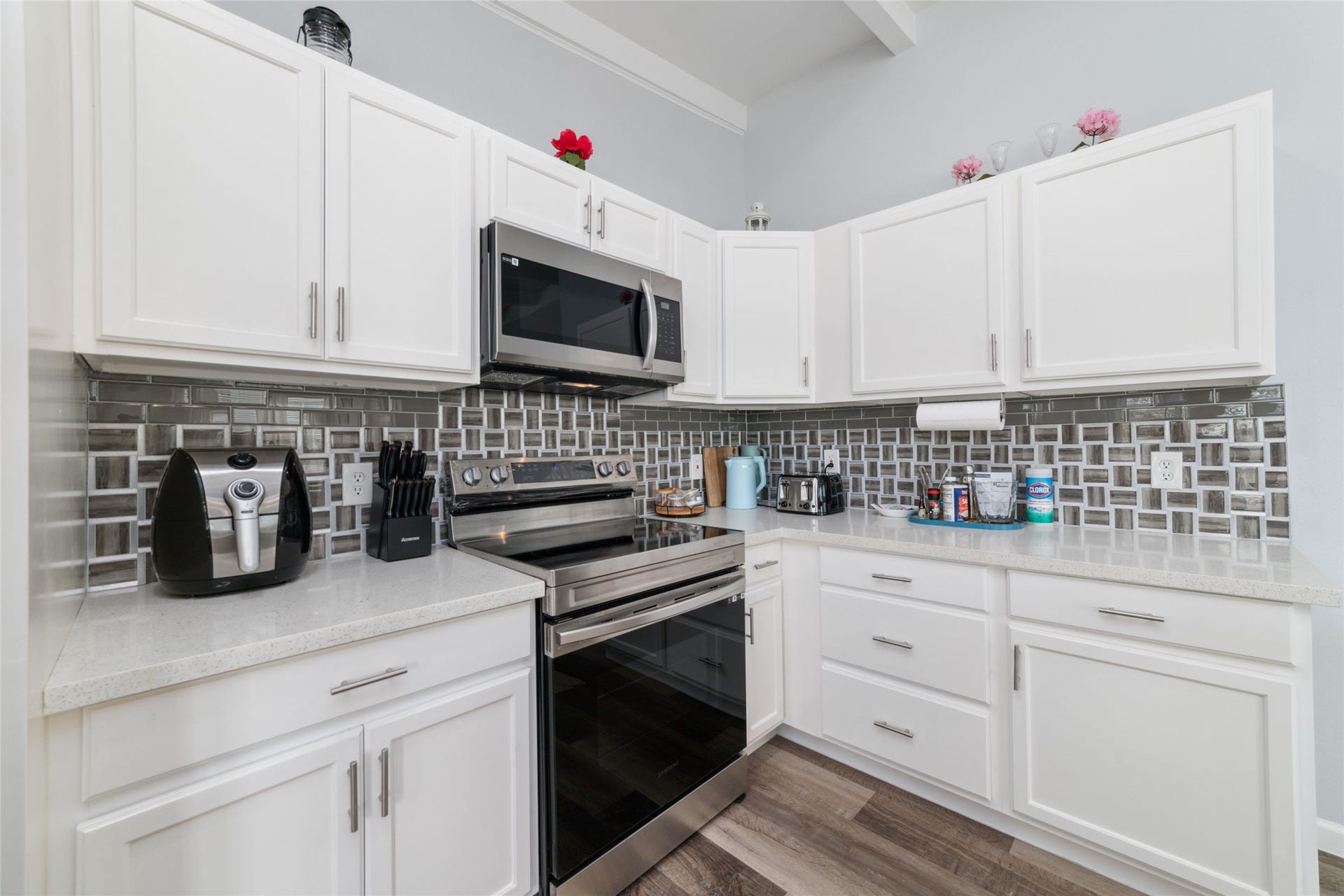 196 Barracuda Street, Bayou Vista, TX 77563 196 Barracuda Street, Bayou Vista, TX 77563