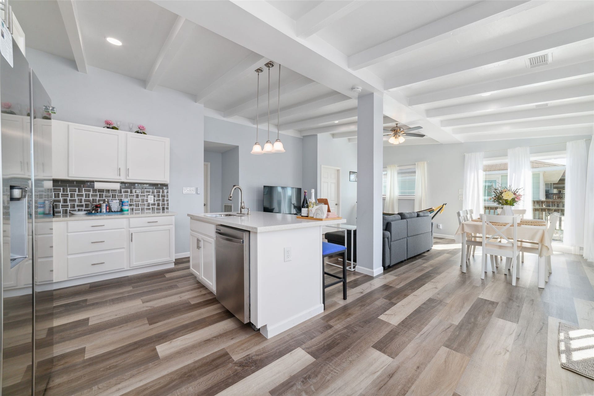 196 Barracuda Street, Bayou Vista, TX 77563 196 Barracuda Street, Bayou Vista, TX 77563