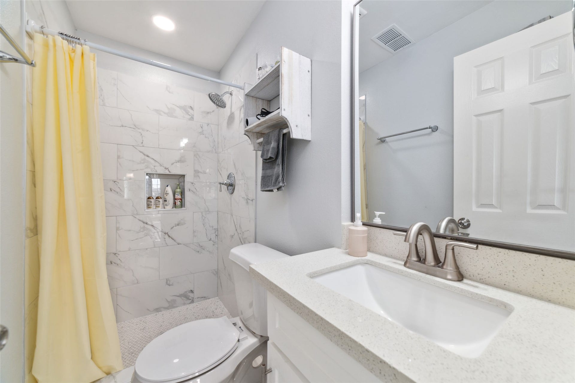 196 Barracuda Street, Bayou Vista, TX 77563 196 Barracuda Street, Bayou Vista, TX 77563