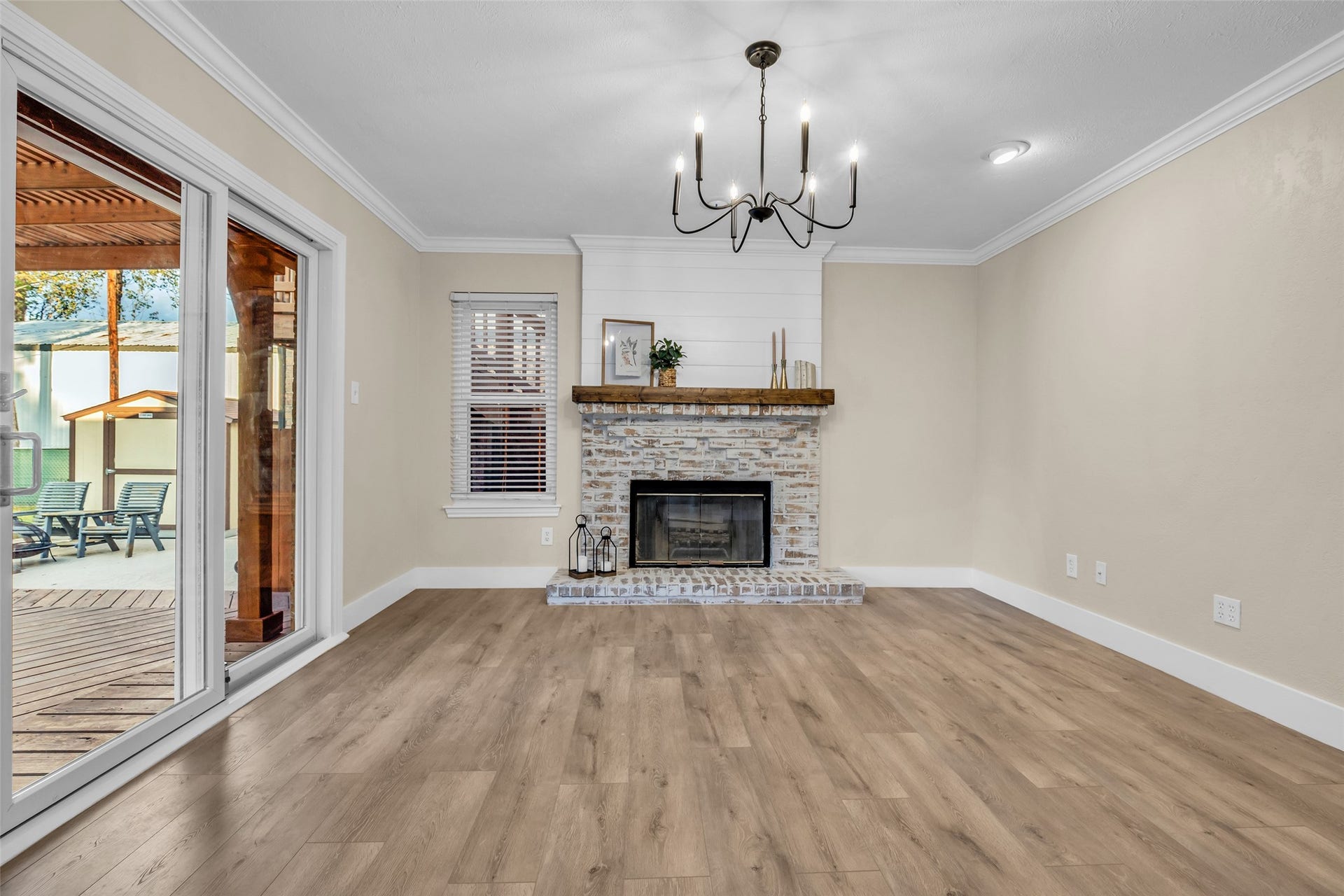 The Perfect dining space right off the kitchen with the custom German Schmear brick and shiplap - just in time to host Holiday Dinner parties