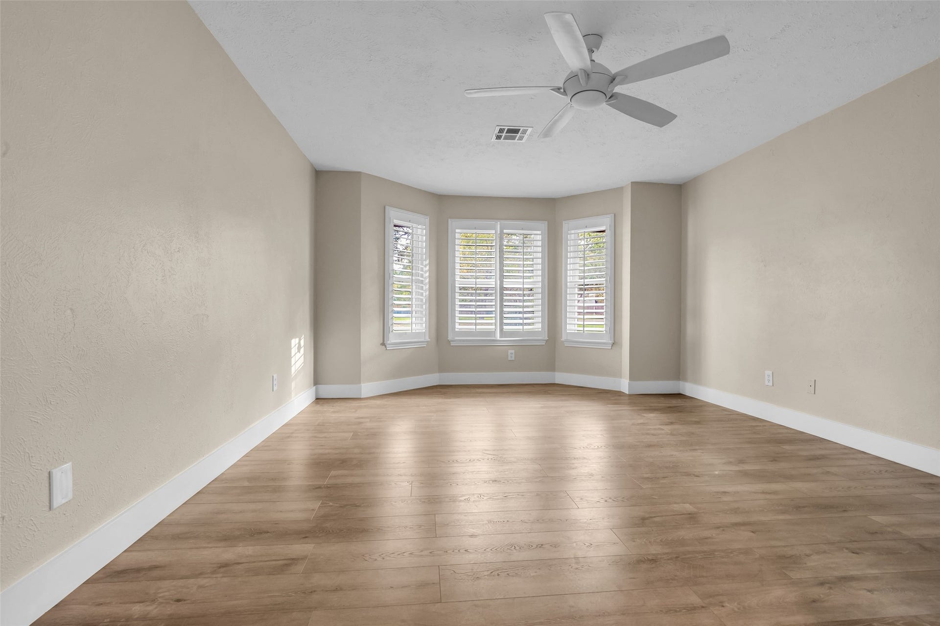 Large Primary Bedroom with Plantation shutters