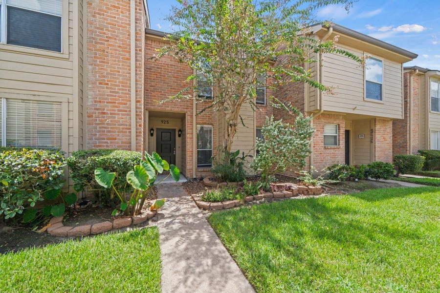Property photo for 925 Memorial Village Drive, #25, Houston, TX