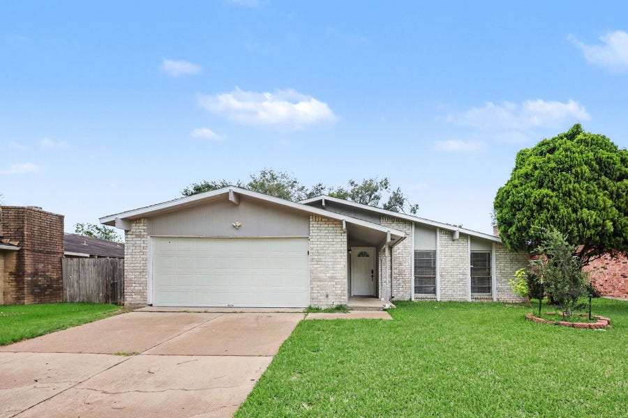 Property photo for 15430 Camino Del Sol Drive, Houston, TX