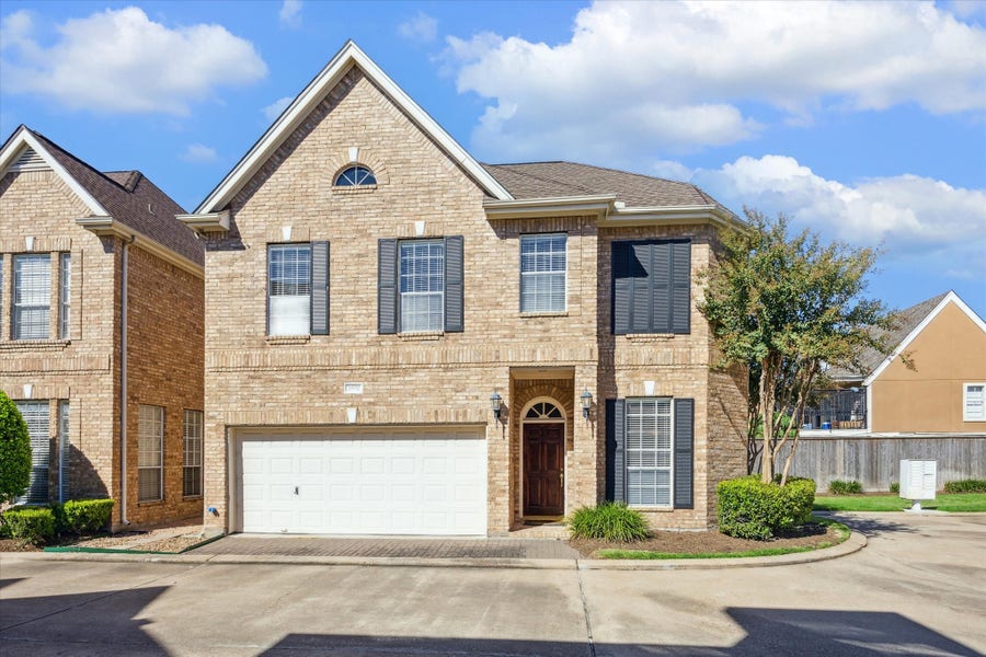 Property photo for 2802 Briarhurst Park, Houston, TX