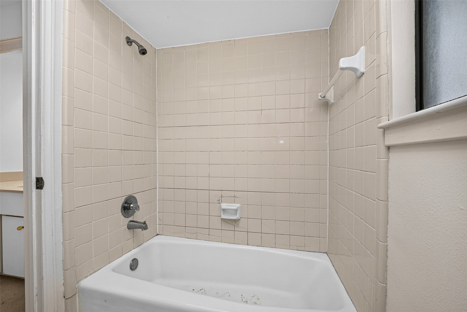 3119 Villa Lane, Missouri City, TX 77459 Guest tub/shower