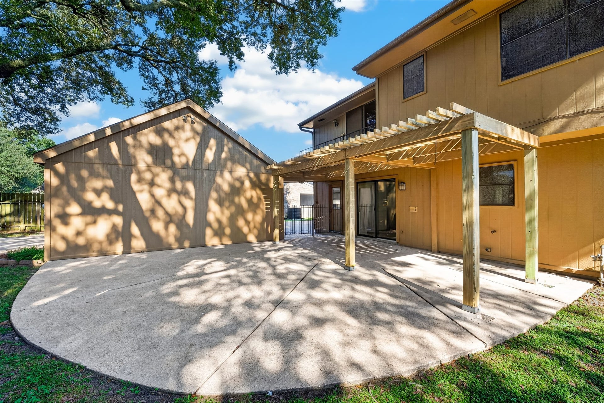 3119 Villa Lane, Missouri City, TX 77459 Shady patio to enjoy year round!
