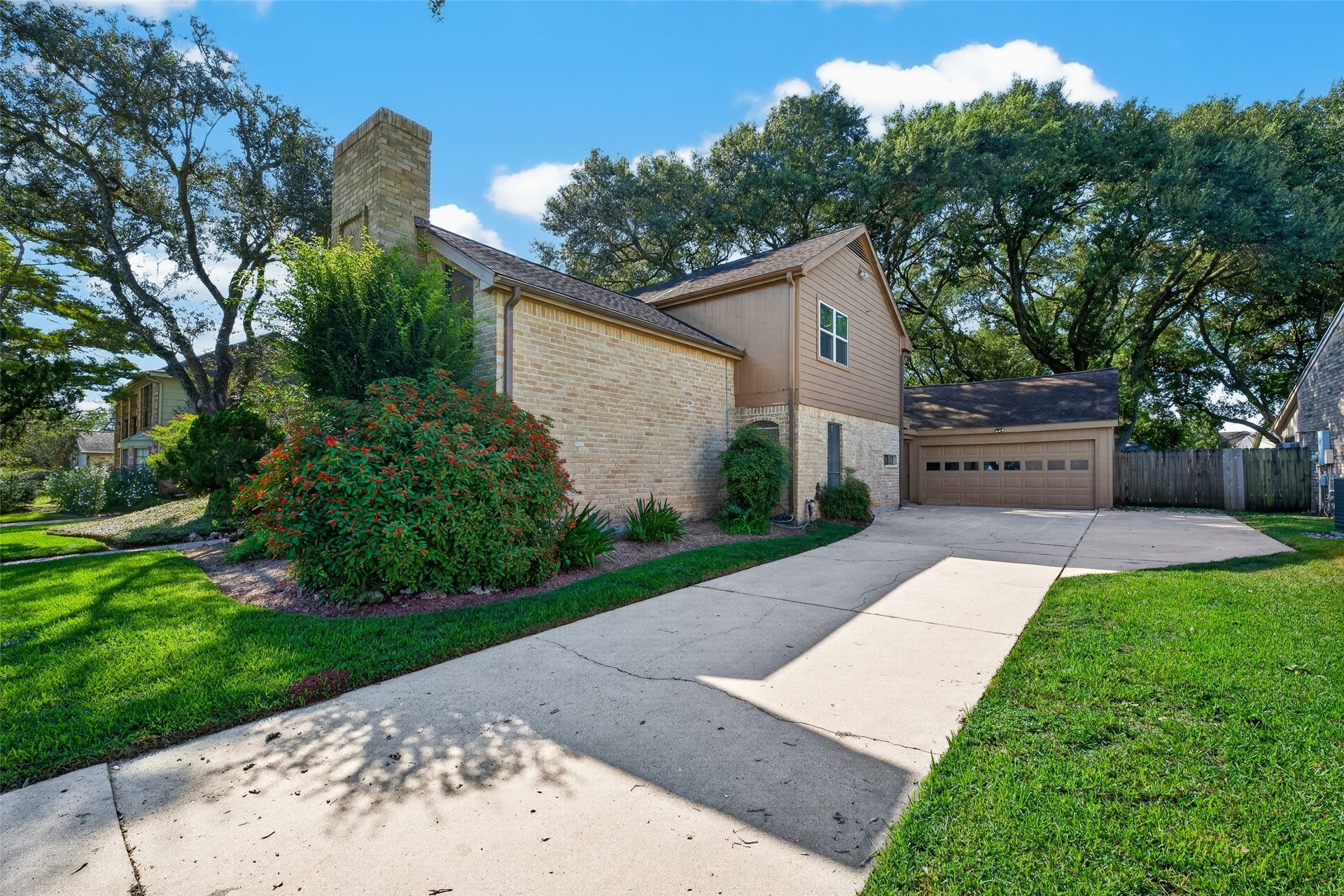 3119 Villa Lane, Missouri City, TX 77459 Plenty of parking here!
