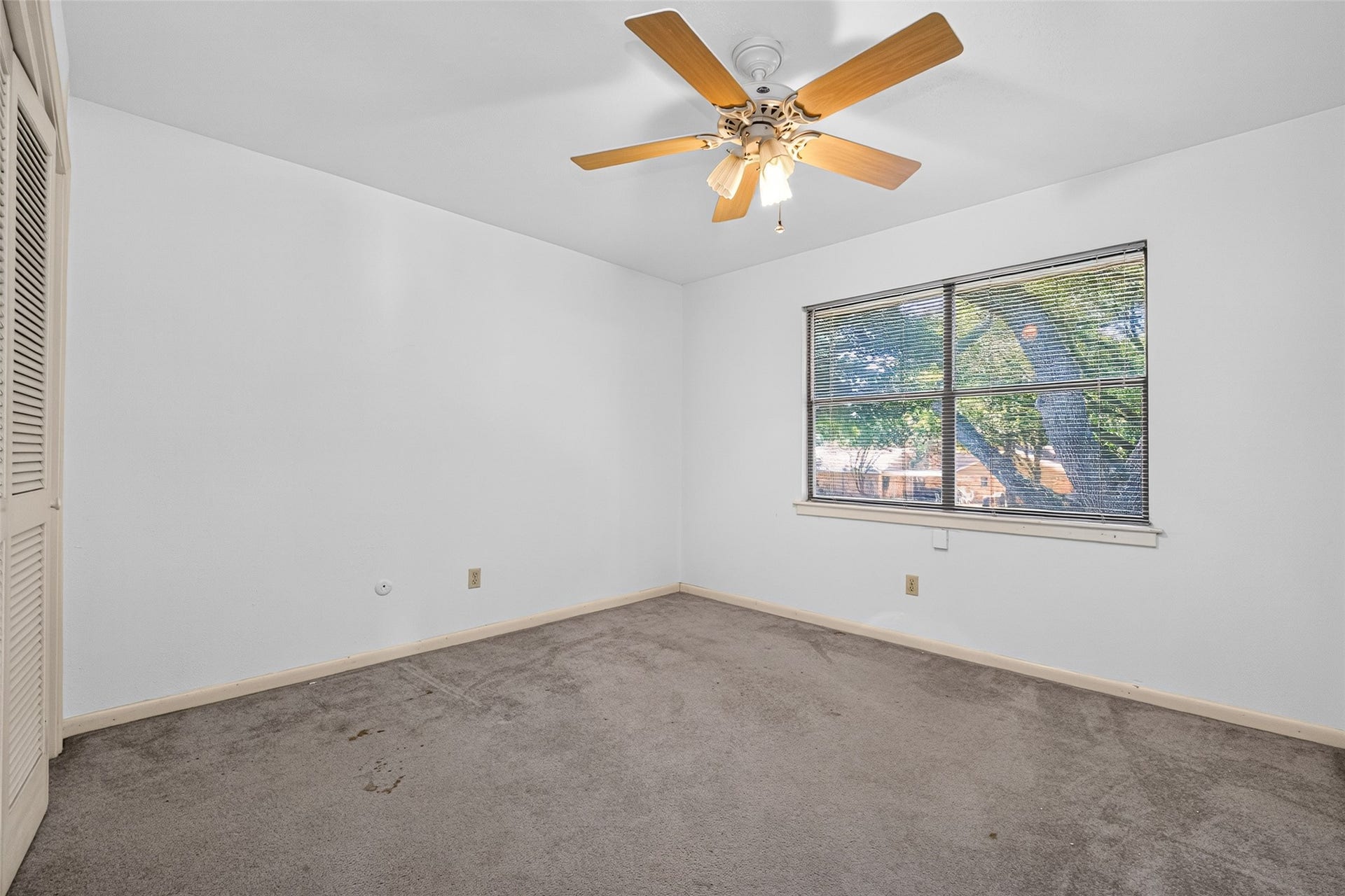 3119 Villa Lane, Missouri City, TX 77459 one of 2 upstairs bedrooms