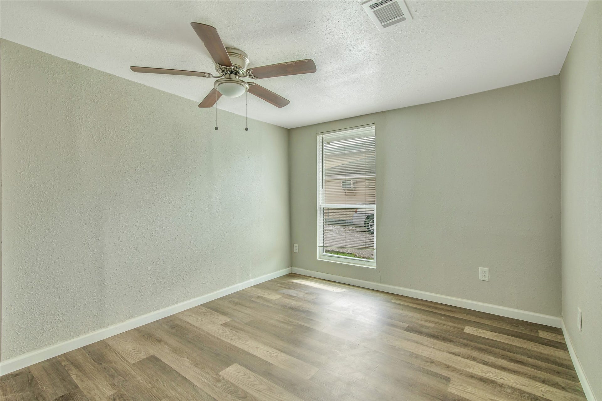 4726 Carmen Street, Houston, TX 77033