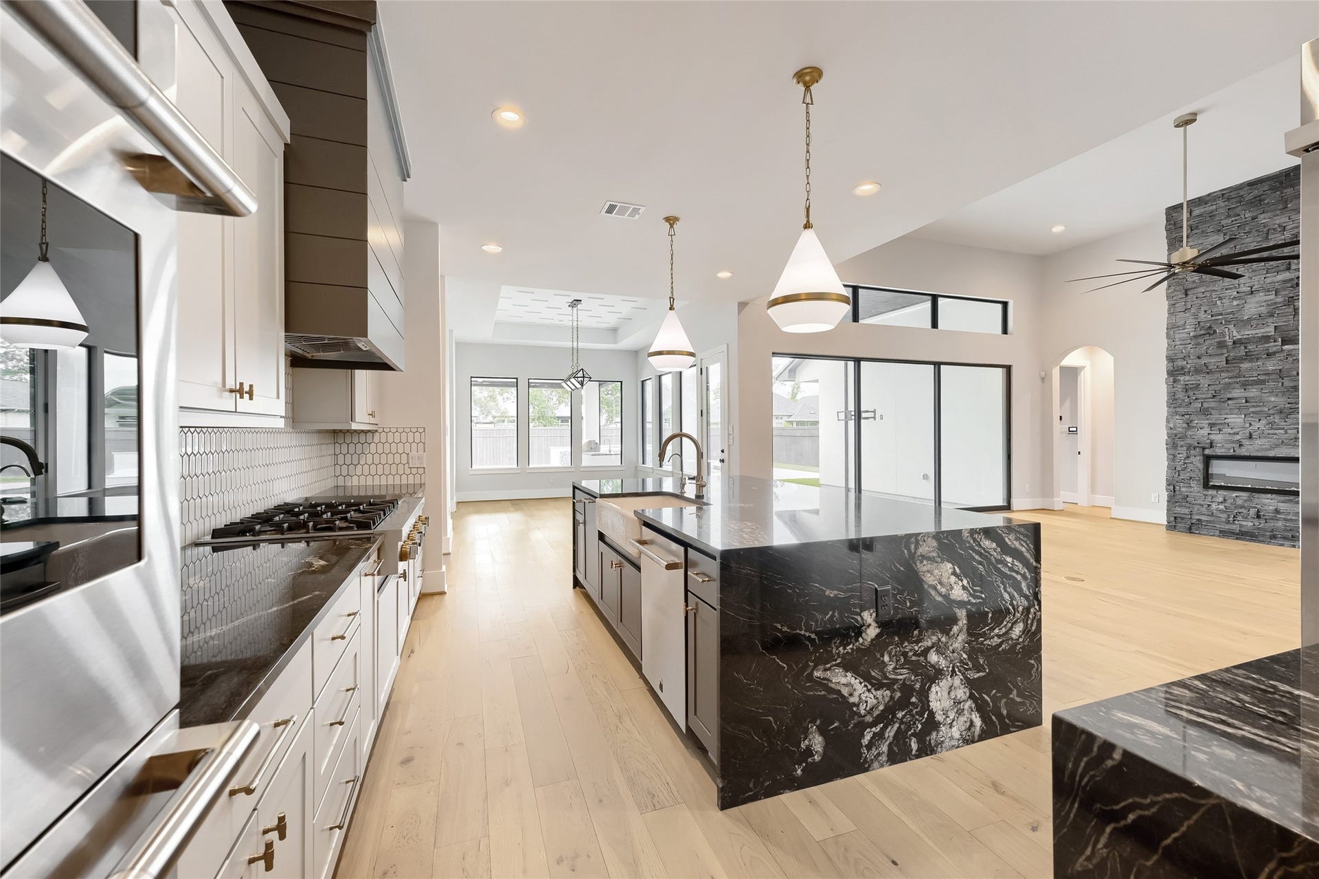 10130 Regatta Shore Drive, Missouri City, TX 77459 Kitchen