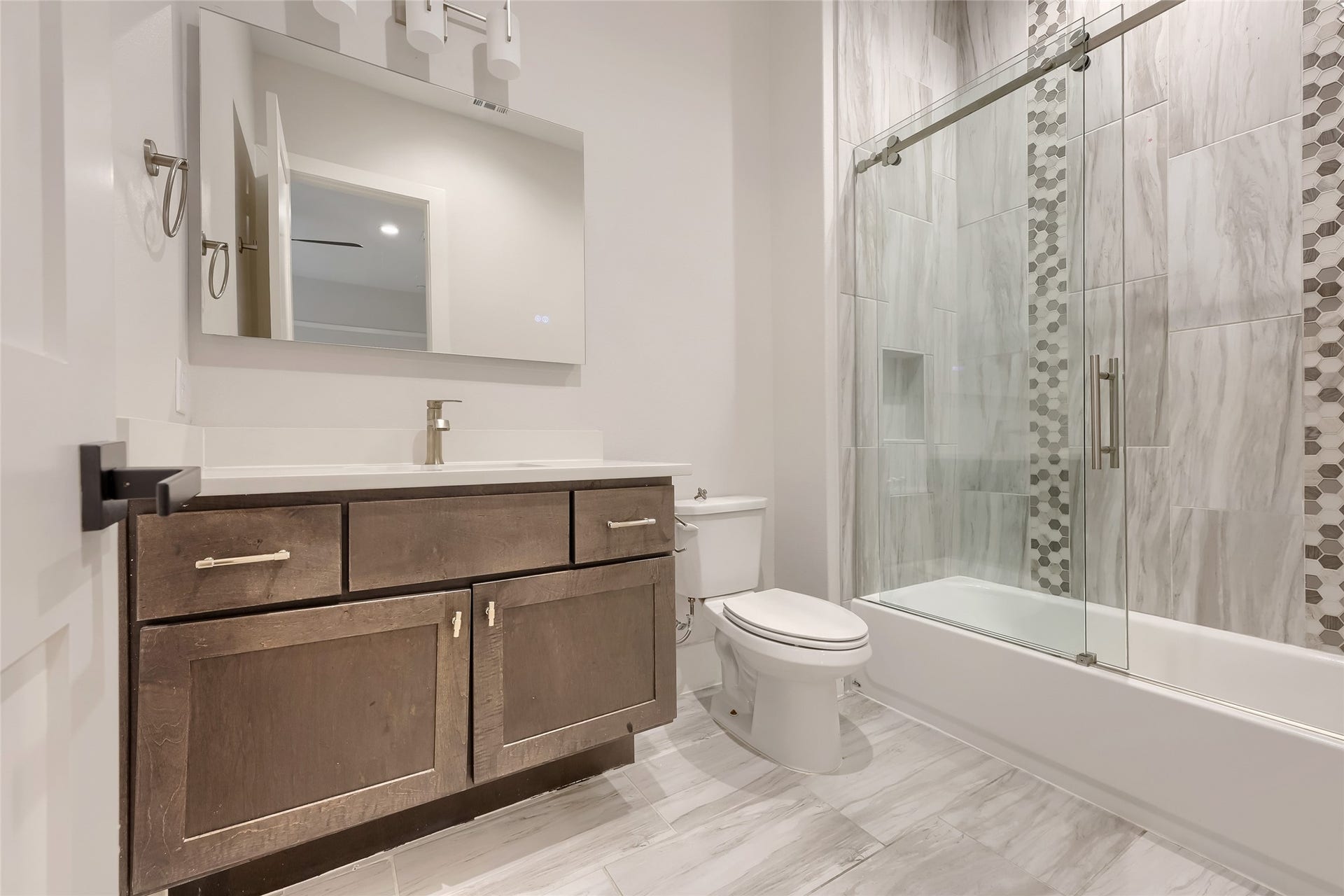 10130 Regatta Shore Drive, Missouri City, TX 77459 Bathroom