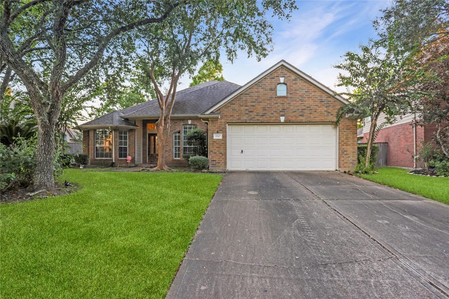 Property photo for 1343 Summer Terrace Drive, Sugar Land, TX