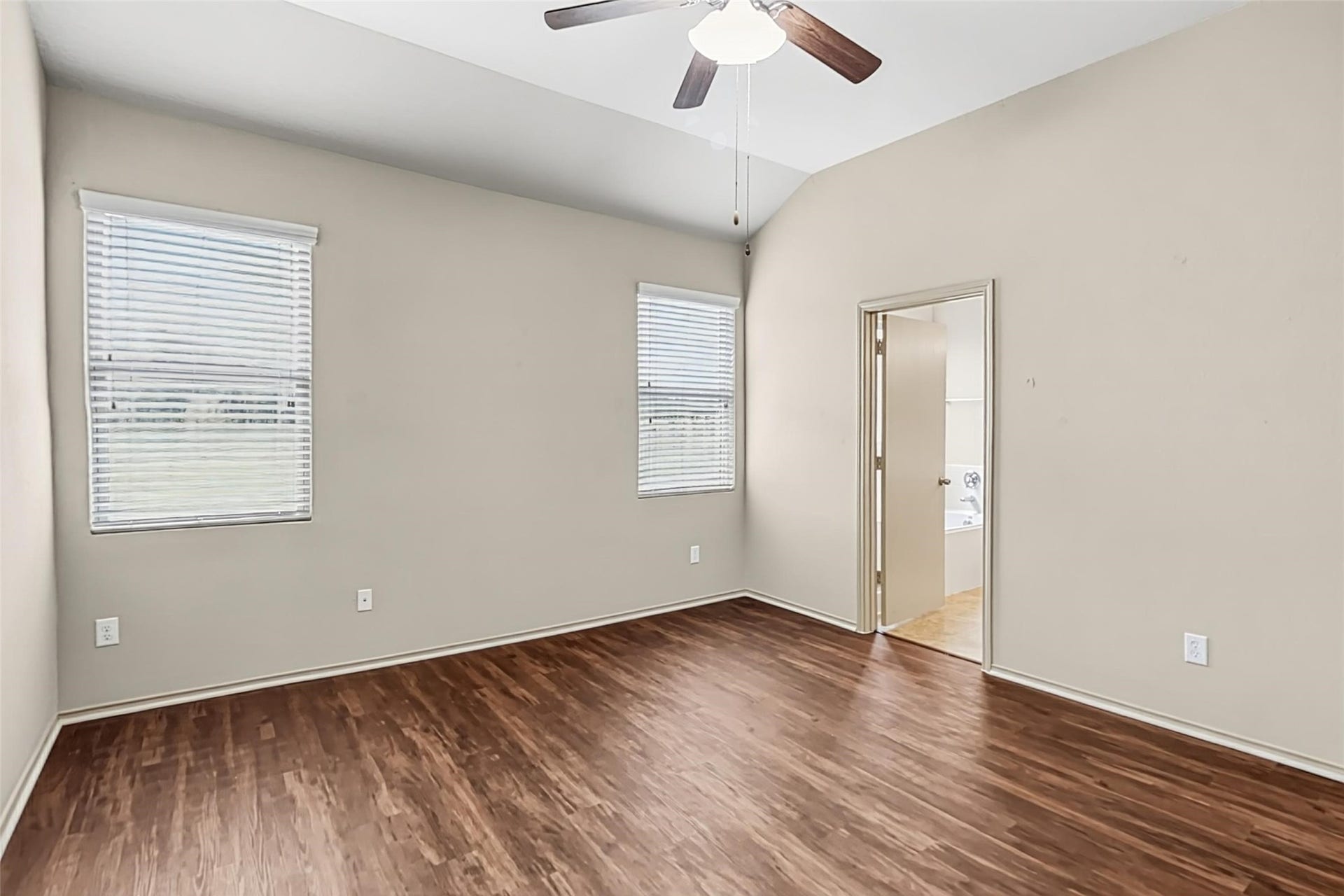 9922 Sterling Place Drive, Conroe, TX 77303