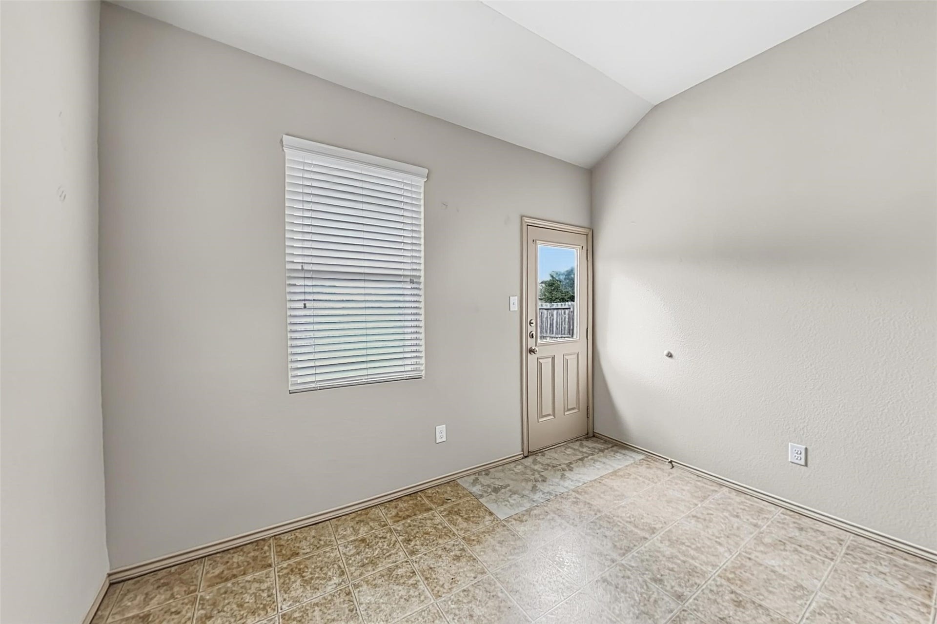 9922 Sterling Place Drive, Conroe, TX 77303