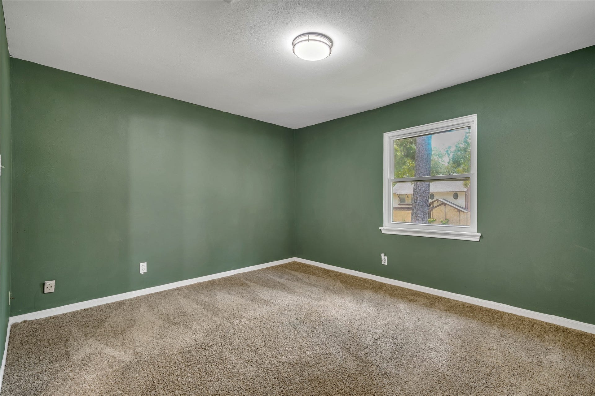 10818 Elmdale Drive, Houston, TX 77070 Spacious upstairs bedroom offering excellent proportions, natural light, and direct access to the shared Jack-and-Jill bathroom.