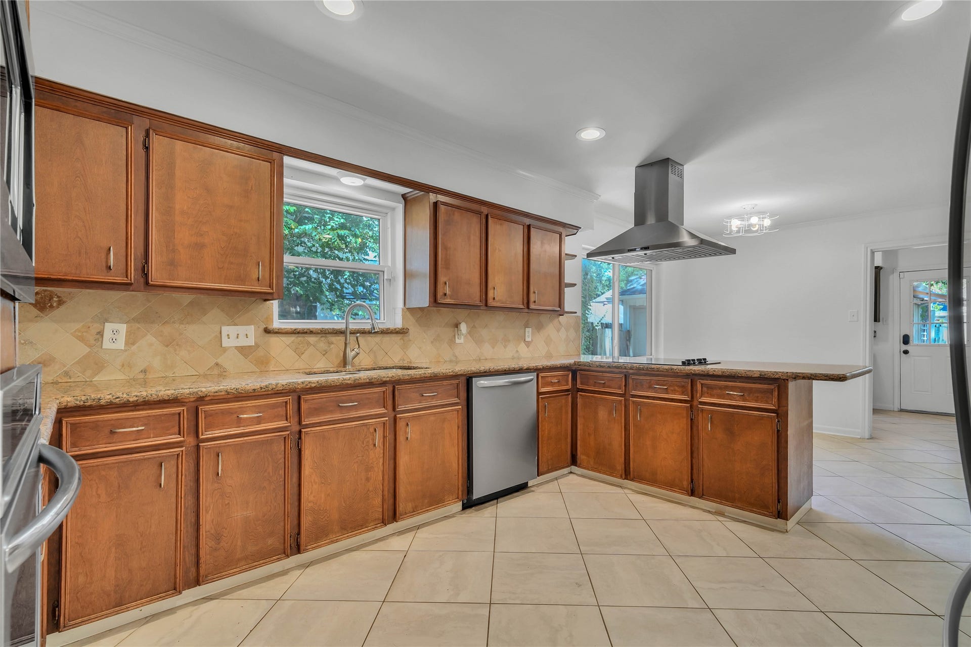 10818 Elmdale Drive, Houston, TX 77070 Spacious kitchen showcasing granite countertops, abundant cabinetry, and a large peninsula ideal for meal preparation and casual gathering.
