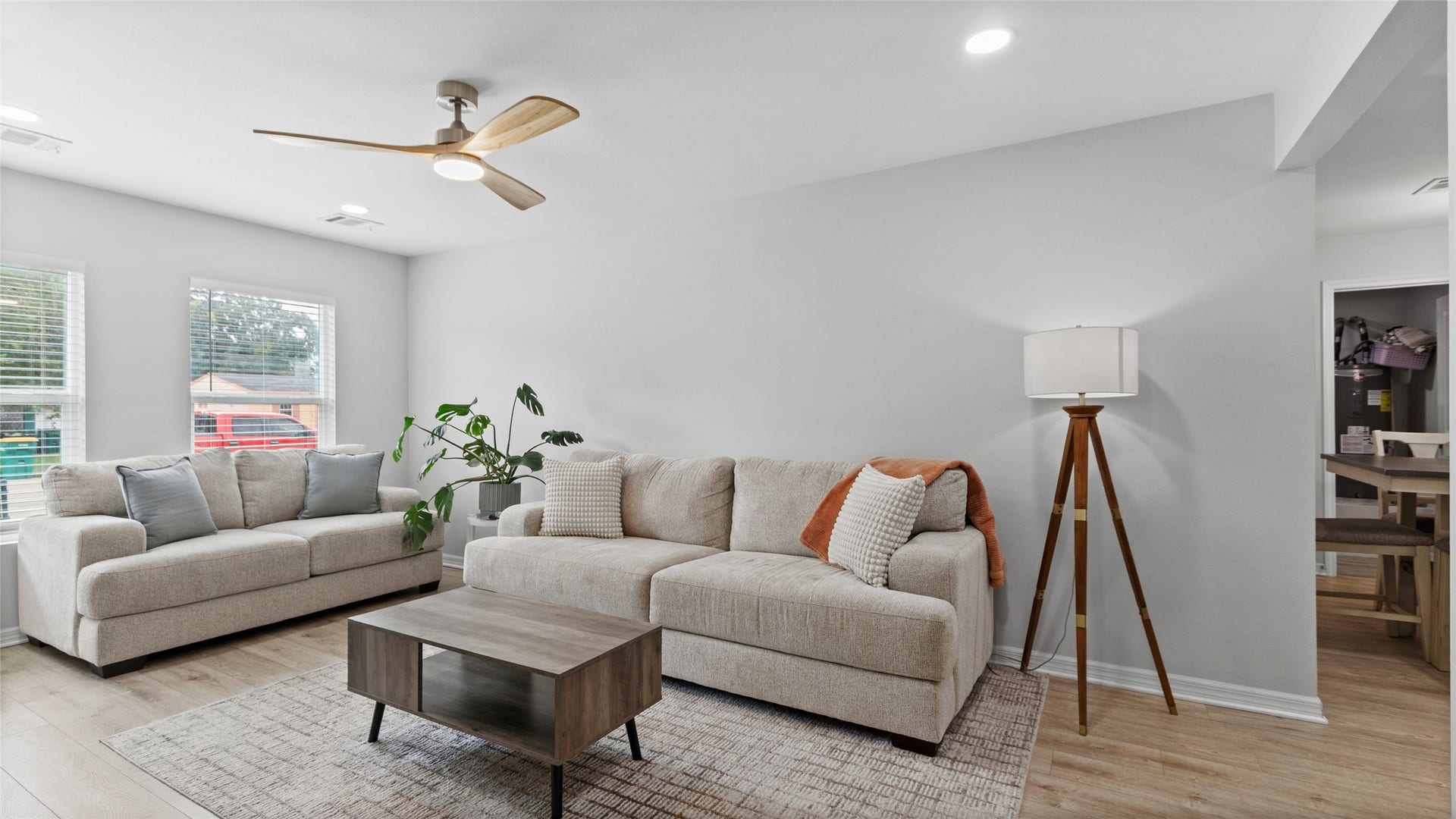 508 Azalea Drive, La Marque, TX 77568 Livingrooom