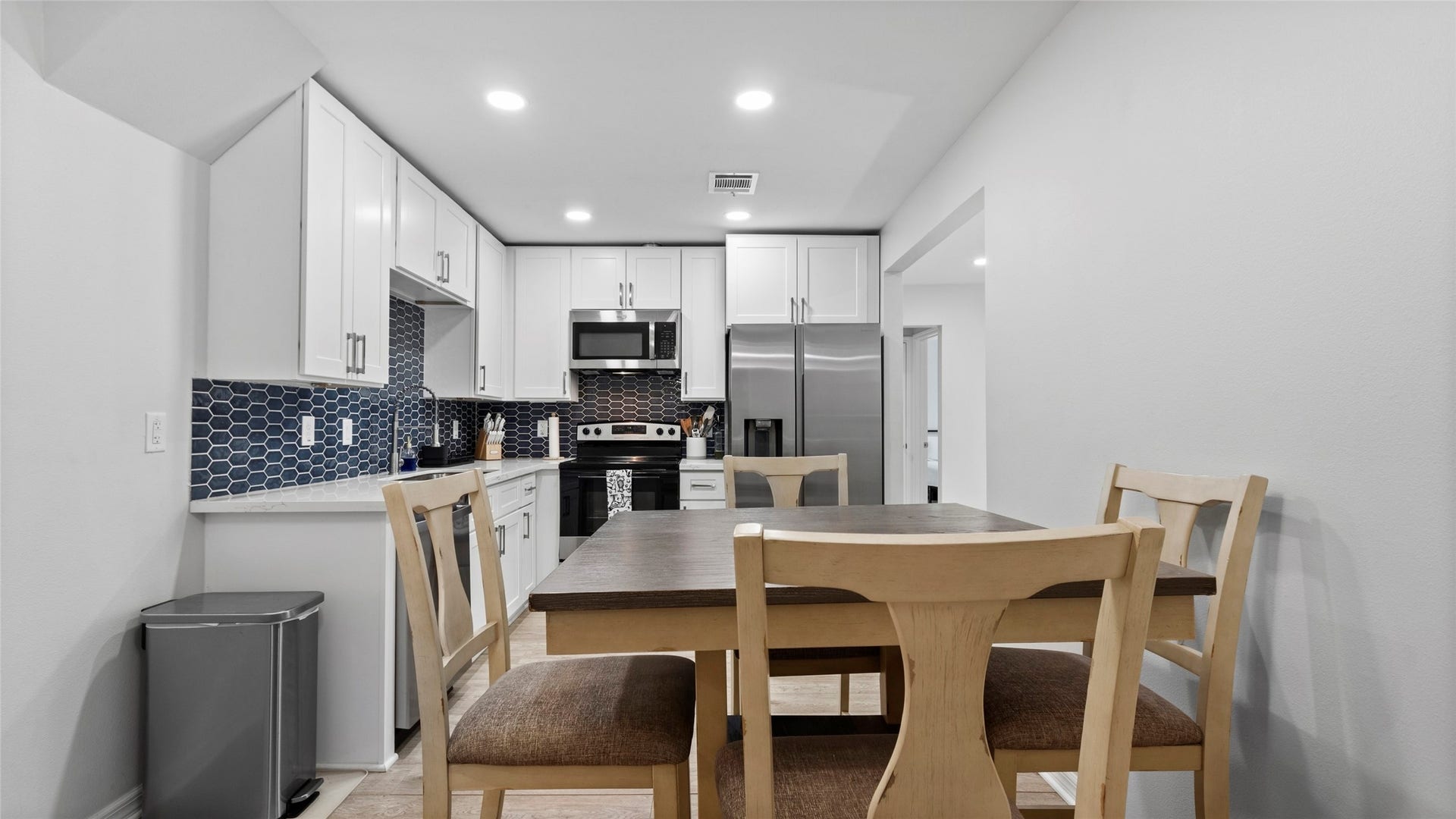 508 Azalea Drive, La Marque, TX 77568 Kitchen/dining combo