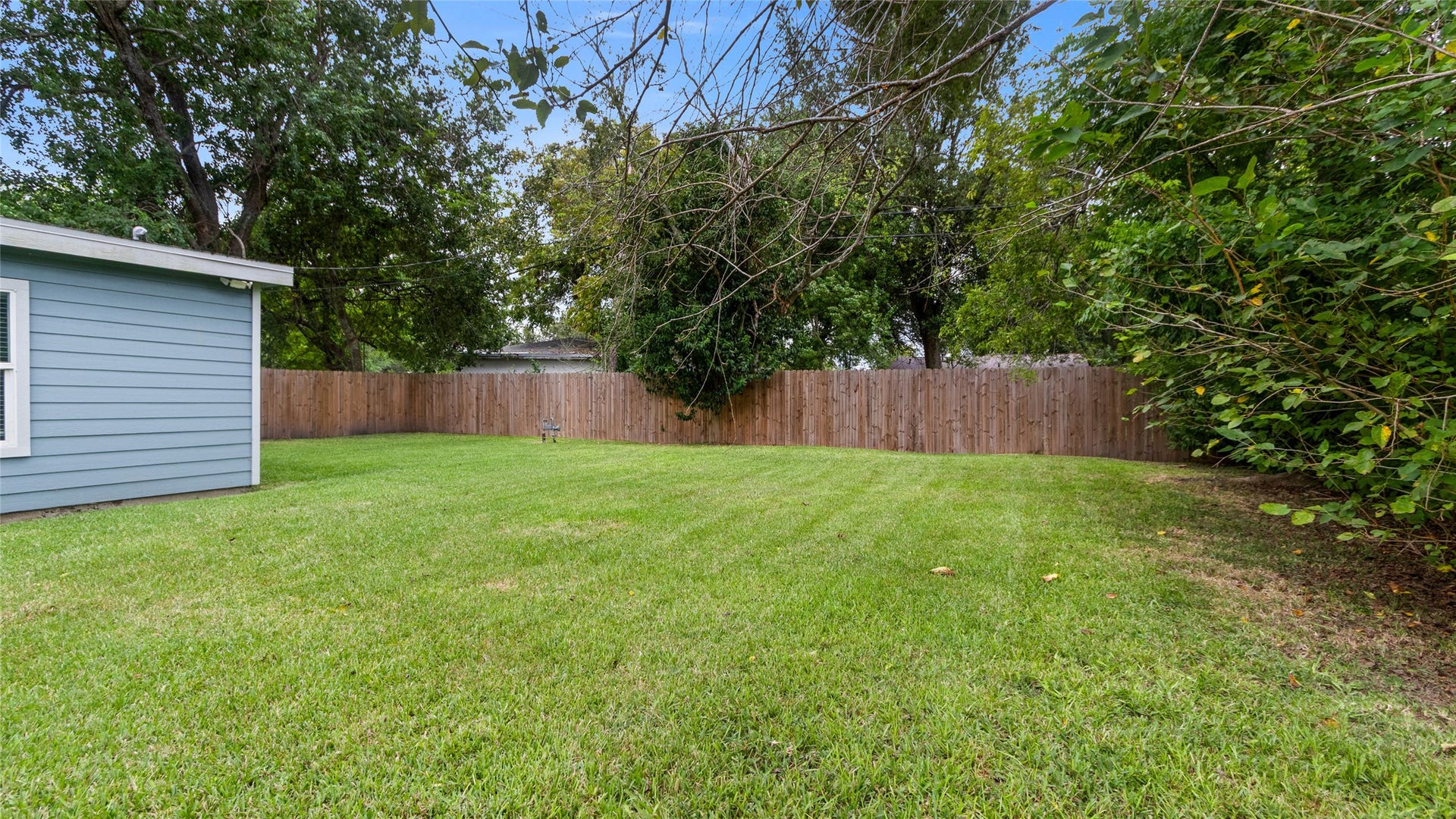 508 Azalea Drive, La Marque, TX 77568 Fenced backyard