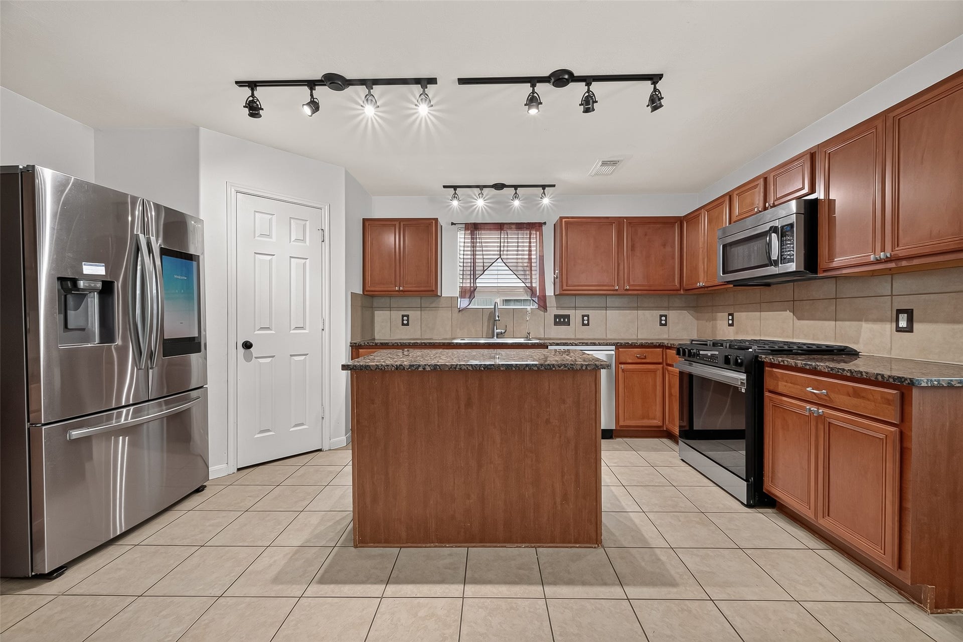 25346 Barmby Drive, Tomball, TX 77375 25346 Barmby Drive, Tomball, TX 77375