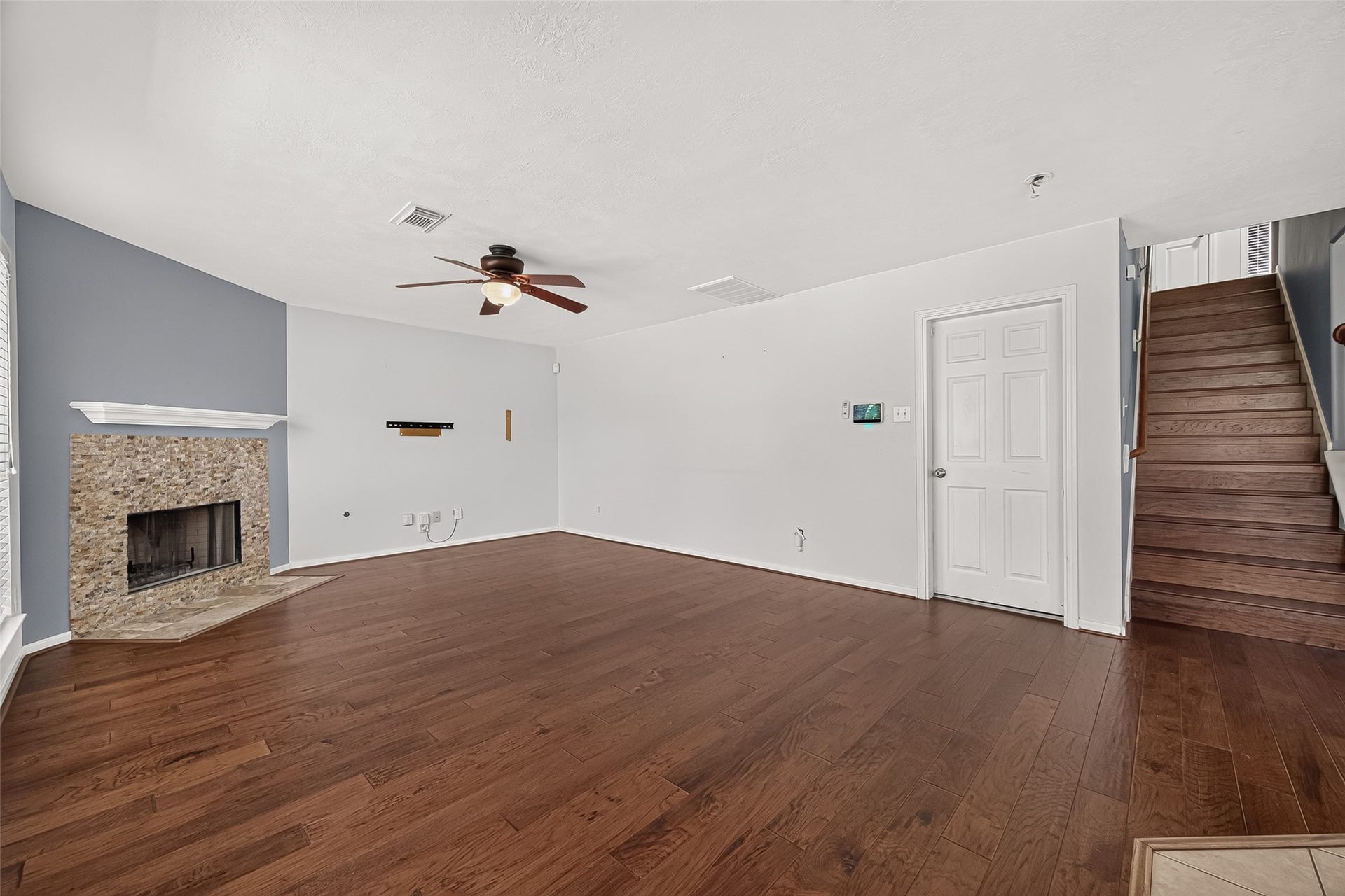 25346 Barmby Drive, Tomball, TX 77375 25346 Barmby Drive, Tomball, TX 77375