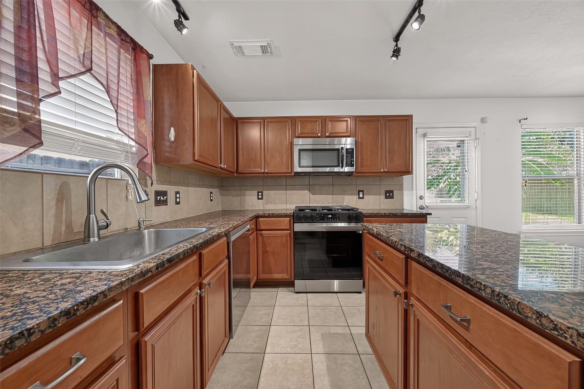 25346 Barmby Drive, Tomball, TX 77375 25346 Barmby Drive, Tomball, TX 77375