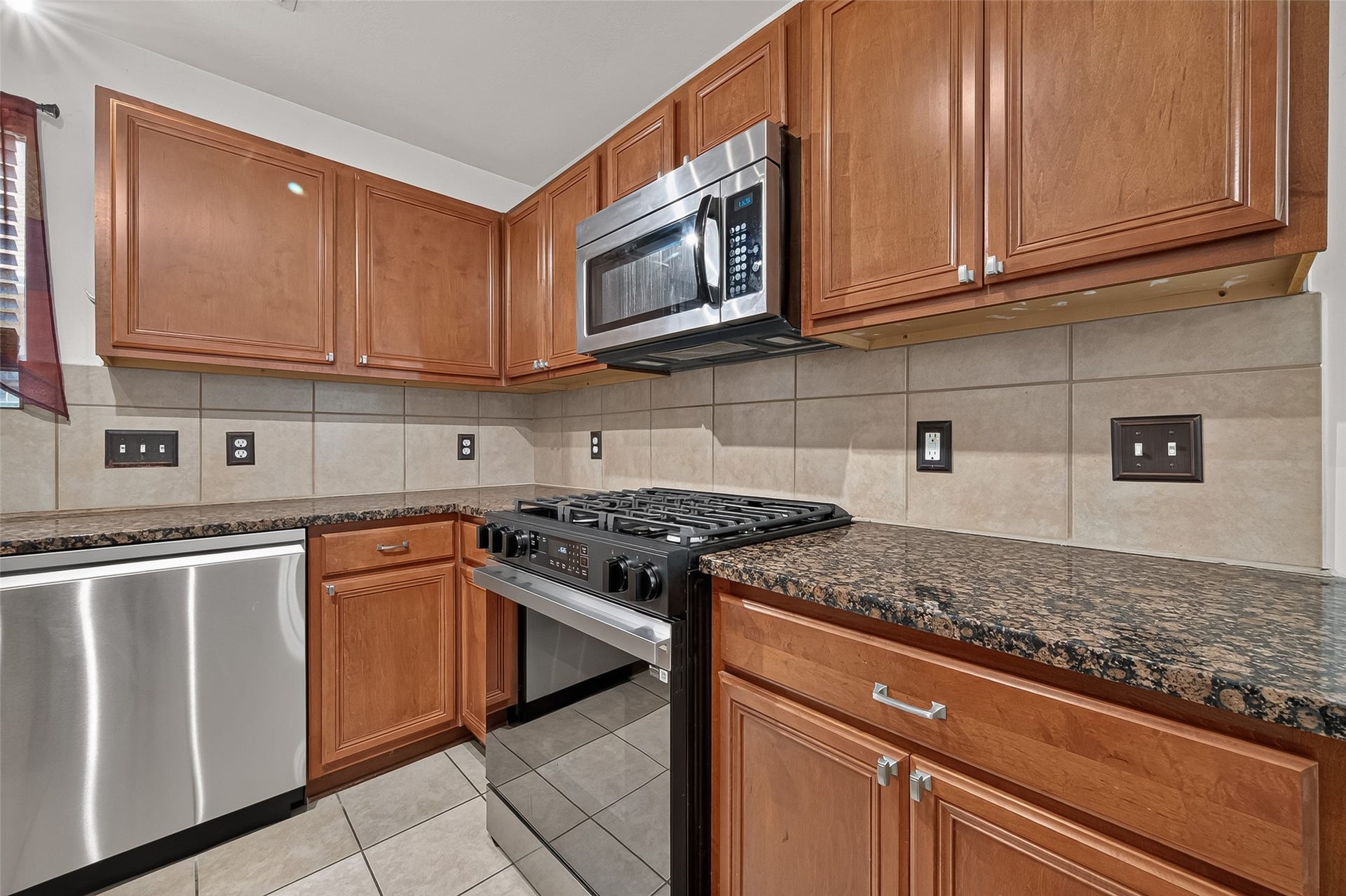 25346 Barmby Drive, Tomball, TX 77375 25346 Barmby Drive, Tomball, TX 77375