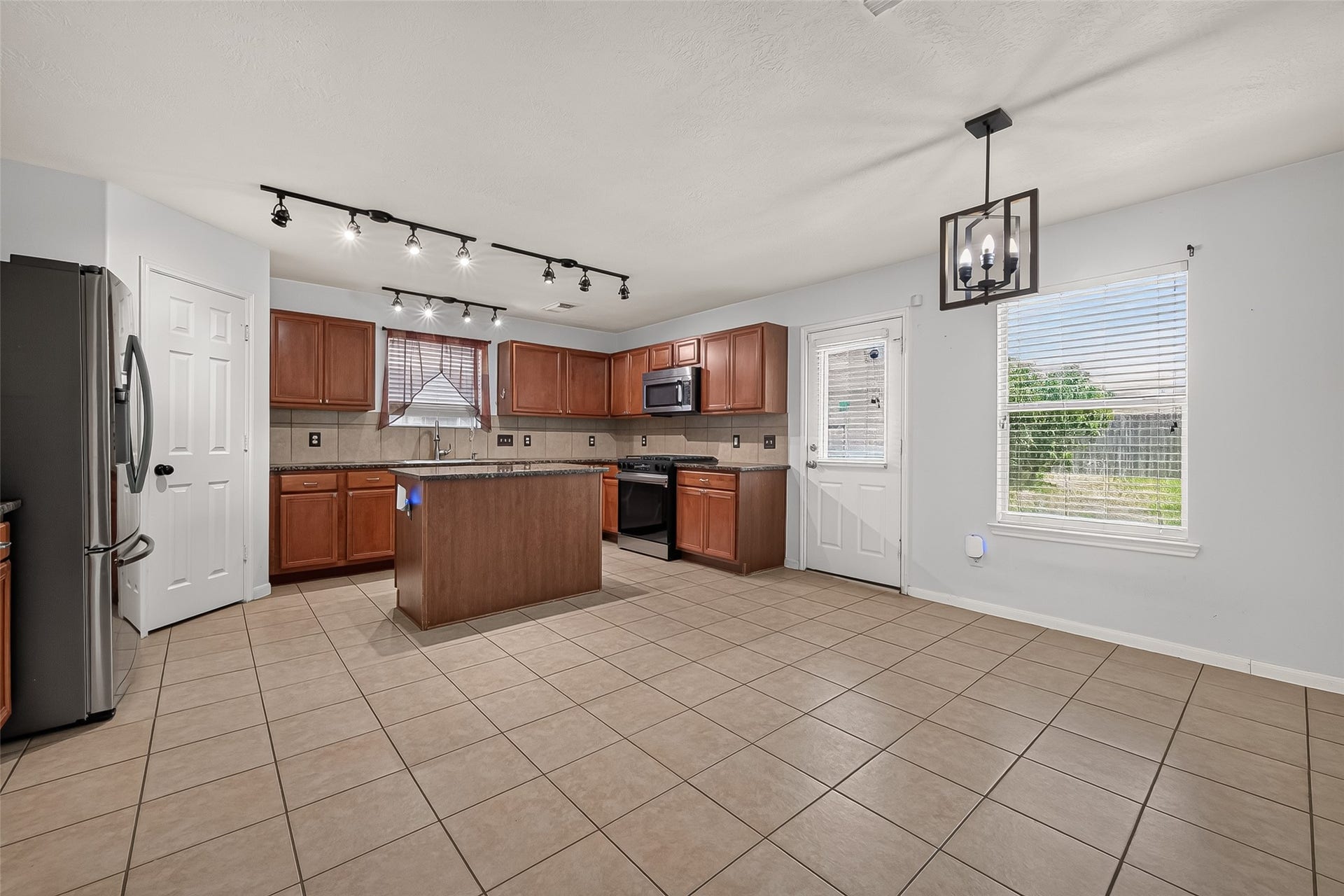 25346 Barmby Drive, Tomball, TX 77375 25346 Barmby Drive, Tomball, TX 77375