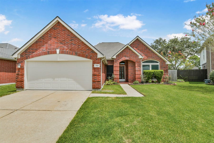 Property photo for 3510 Harbor Pass Lane, Friendswood, TX
