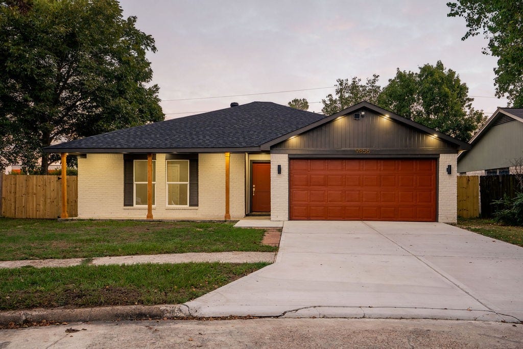 9856 Oriole, Conroe, TX 77385 Charming single-story home with a modern exterior, featuring a spacious two-car garage and a welcoming front porch.