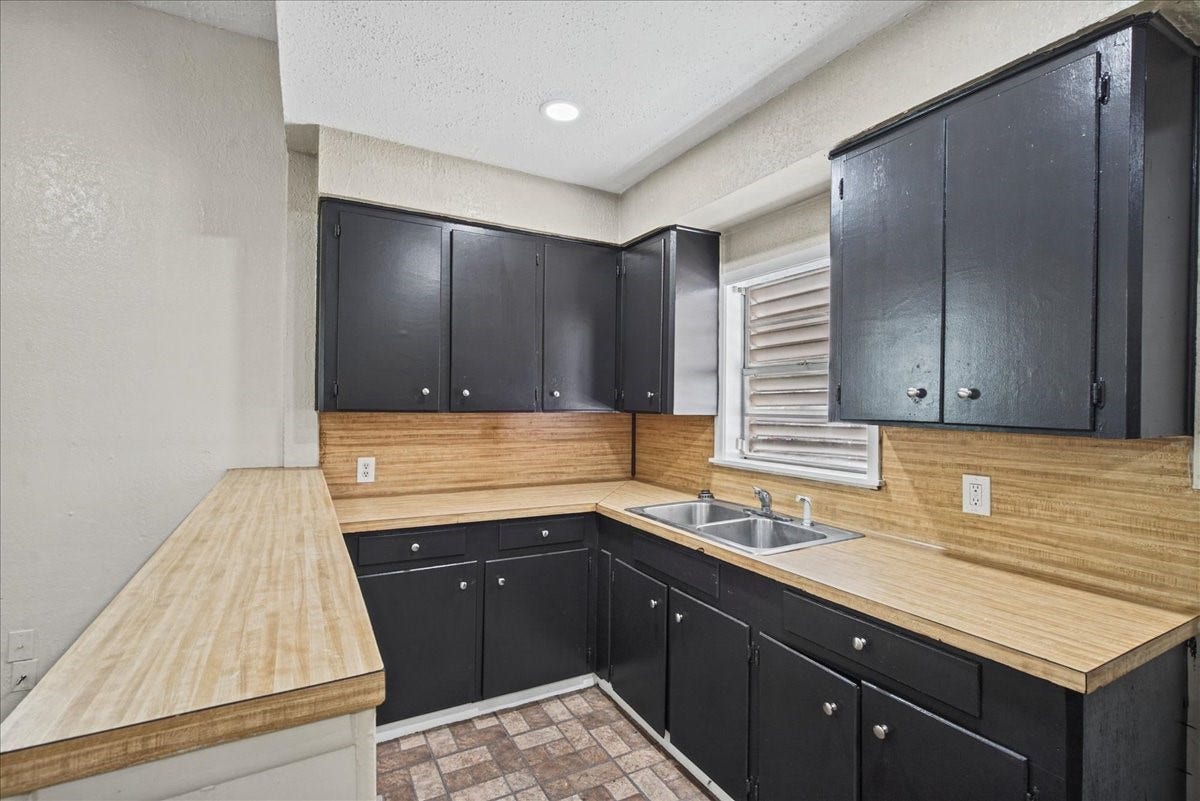 3005 Avenue L, Galveston, TX 77550 3005 Avenue L, Galveston, TX 77550