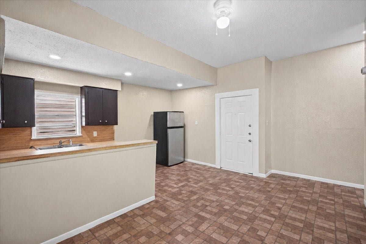 3005 Avenue L, Galveston, TX 77550 3005 Avenue L, Galveston, TX 77550