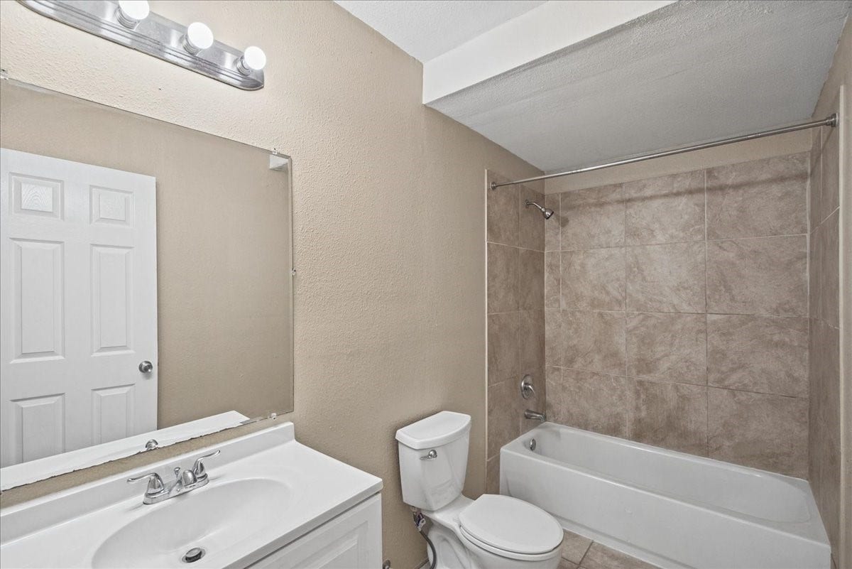 3005 Avenue L, Galveston, TX 77550 3005 Avenue L, Galveston, TX 77550