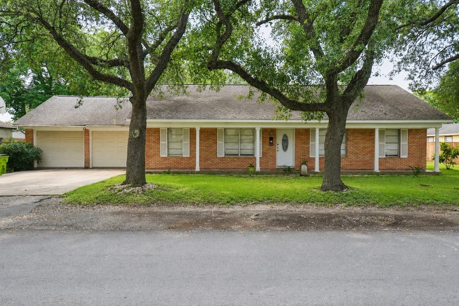 Property photo for 1211 Alamo Street, Rosenberg, TX
