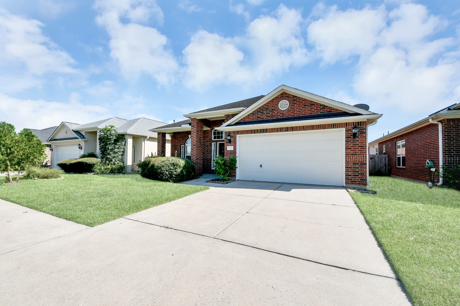 2139 Kottayam Drive, Missouri City, TX 77489 Attractive curb appeal