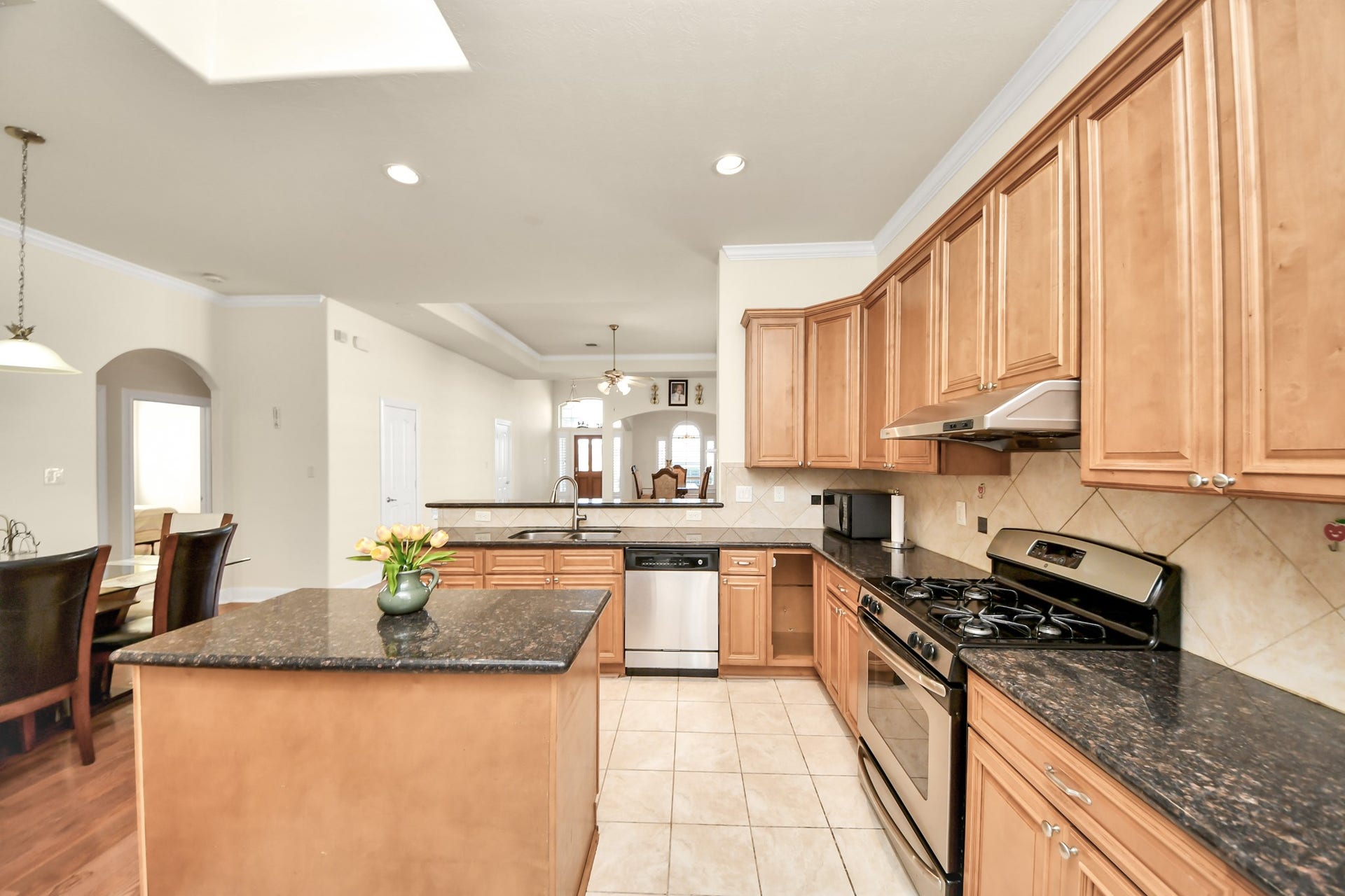 2139 Kottayam Drive, Missouri City, TX 77489 Spacious kitchen