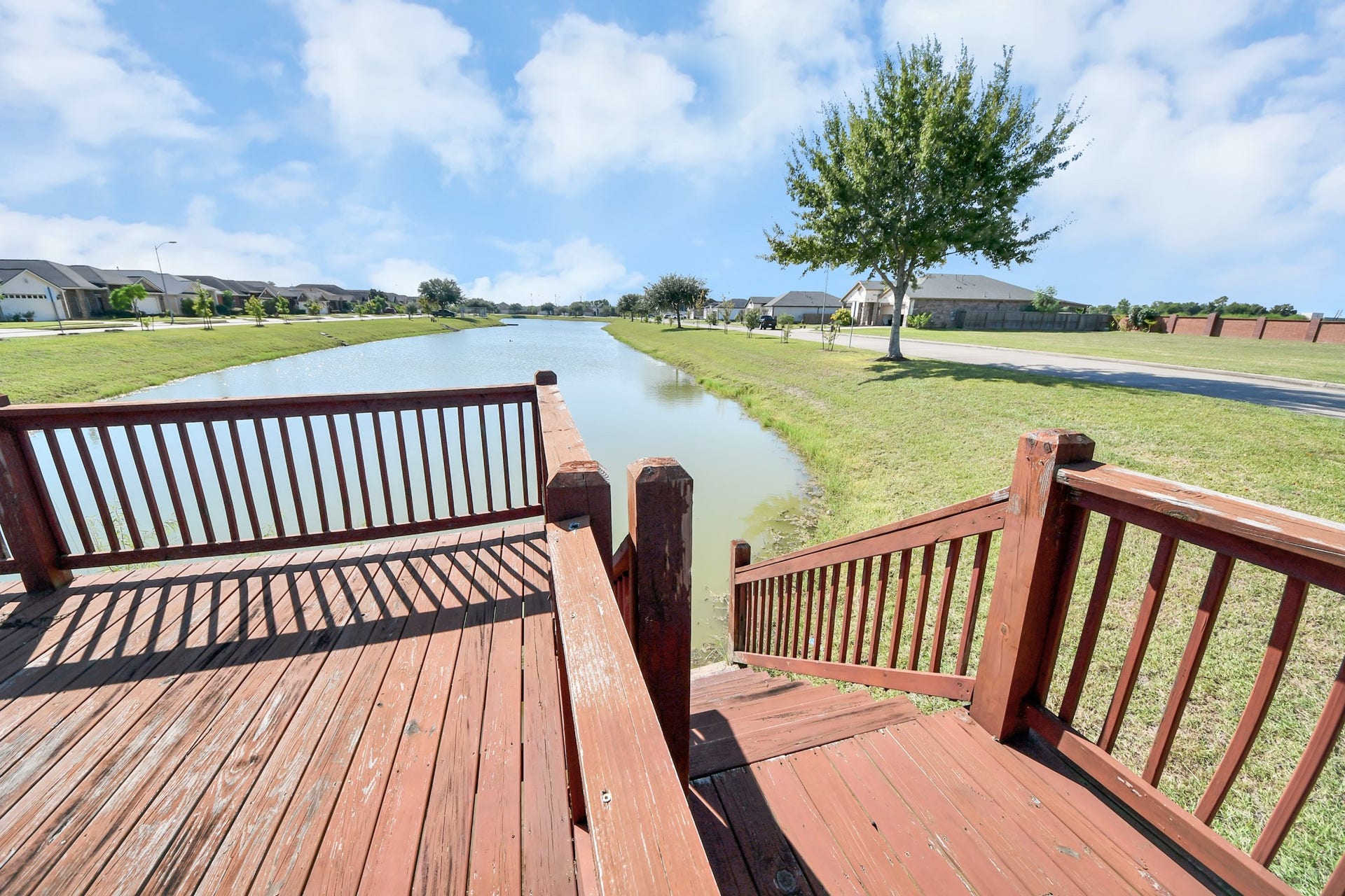 2139 Kottayam Drive, Missouri City, TX 77489 Waterfront home with stunning water views