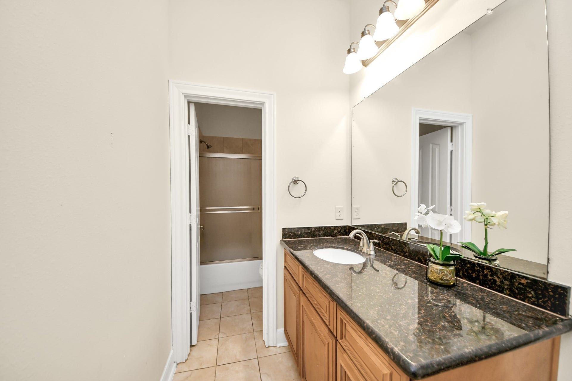 2139 Kottayam Drive, Missouri City, TX 77489 Secondary Bathroom
