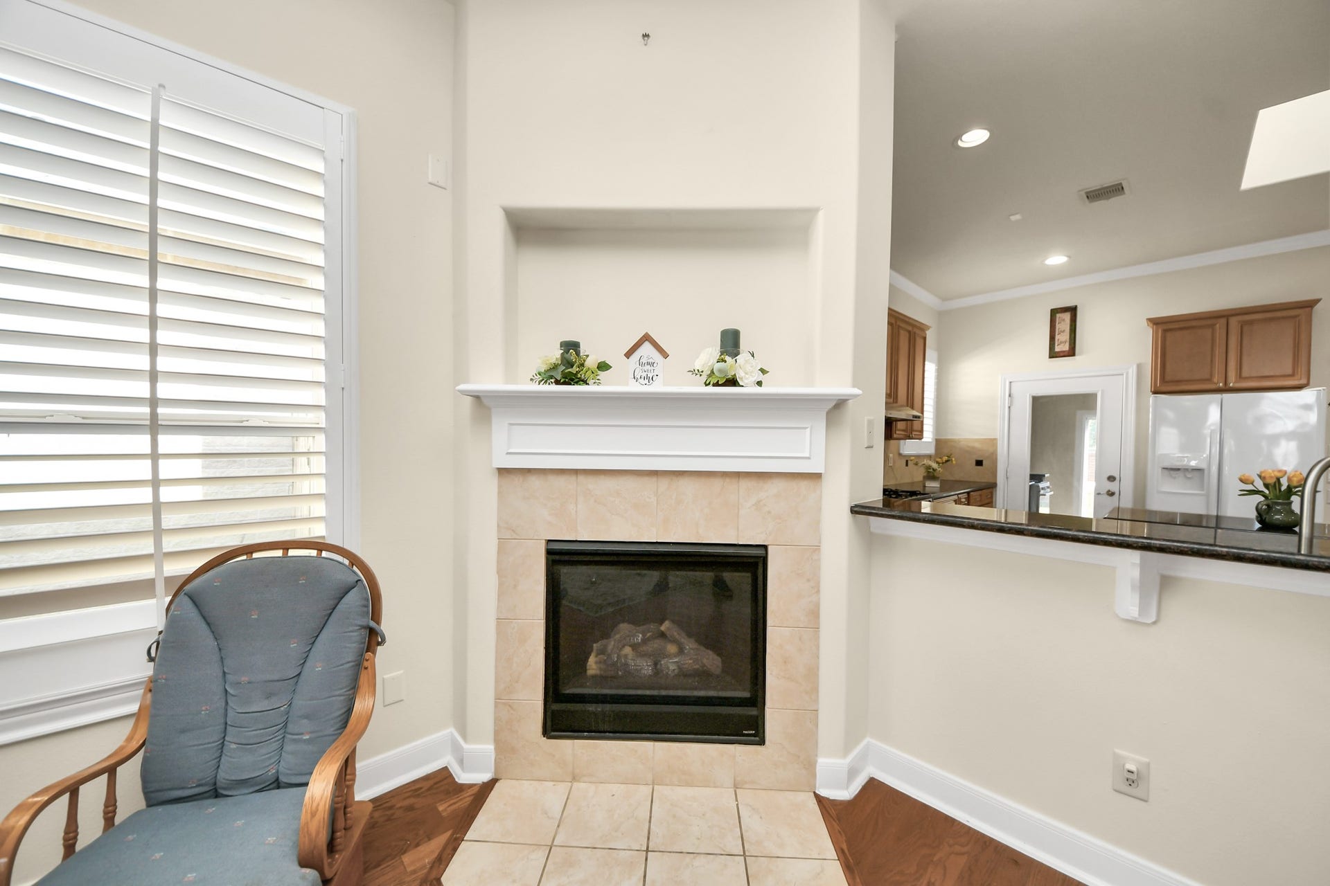 2139 Kottayam Drive, Missouri City, TX 77489 Cozy fireplace