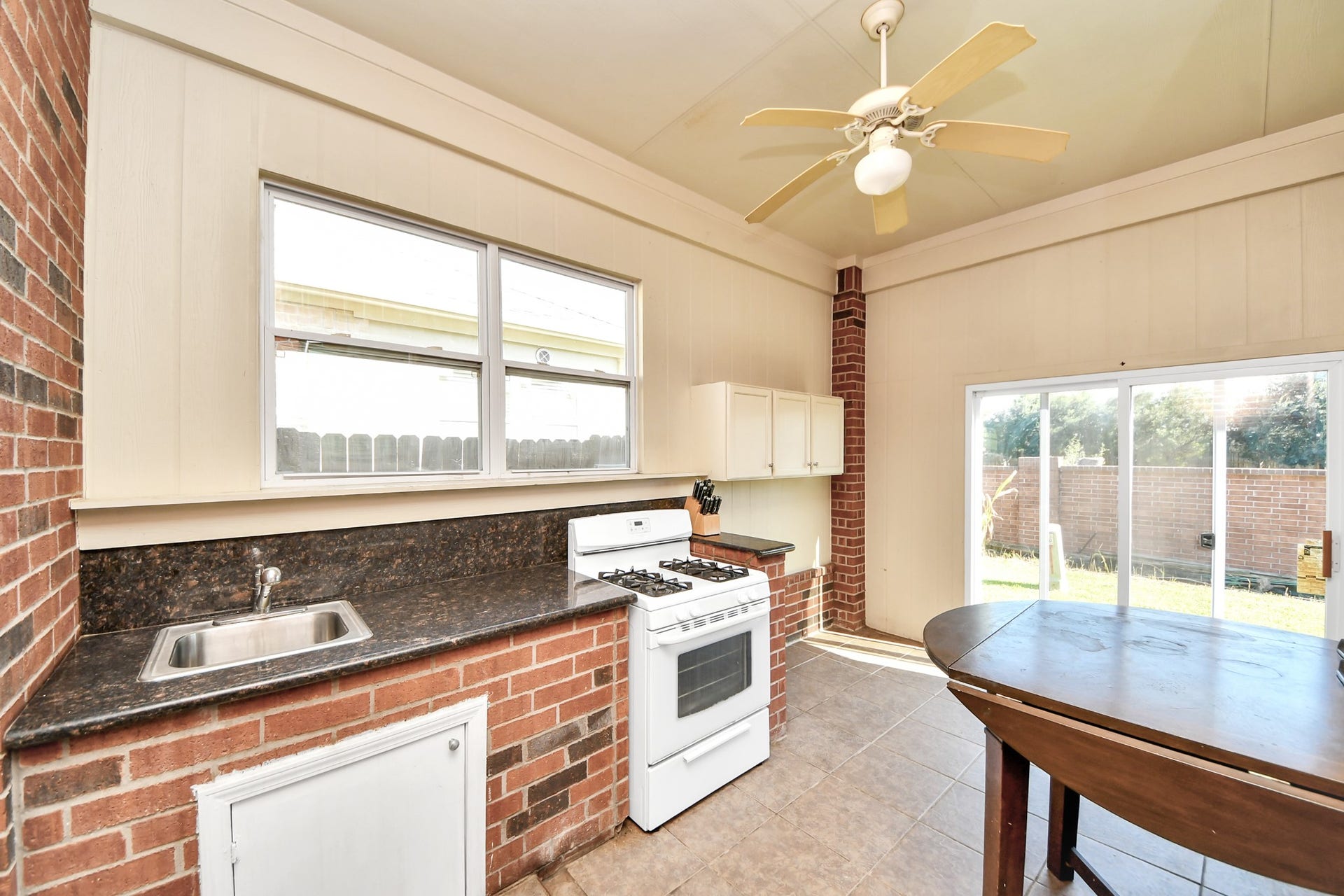2139 Kottayam Drive, Missouri City, TX 77489 Spacious second Kitchen